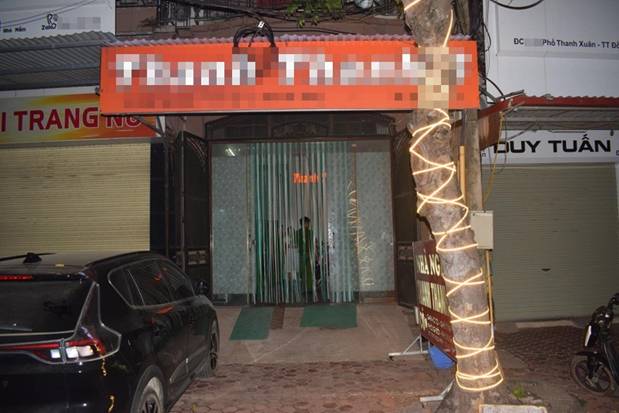 Bắc Giang: Vợ chồng dùng dao đâm nhau trong nhà nghỉ, 1 người chết - 1