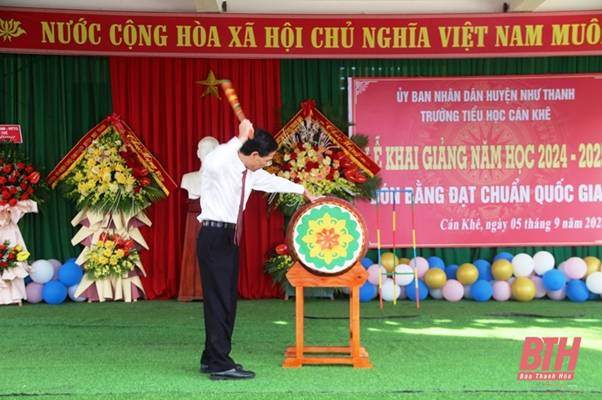 Phó Chủ tịch UBND tỉnh Đầu Thanh Tùng dự lễ khai giảng năm học mới tại Trường Tiểu học Cán Khê